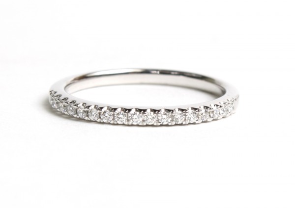 14K WHITE GOLD DIAMOND BAND