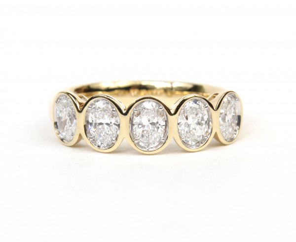 14K YELLOW GOLD OVAL DIAMOND BEZEL SET BAND