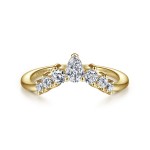 14K YELLOW GOLD PEAR & ROUND CURVED ANNIVERSARY BAND