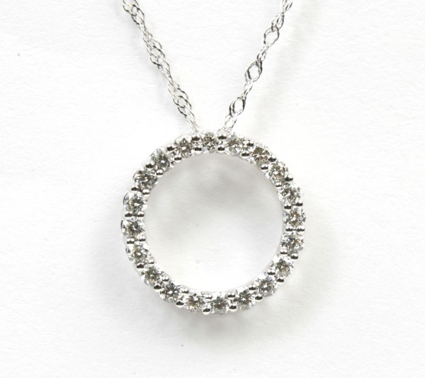 14K WHITE GOLD DIAMOND CIRCLE PENDANT