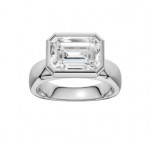 14KW LAB GROWN EMERALD CUT BEZEL SET DIAMOND RING