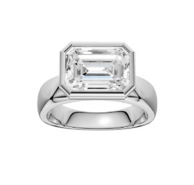 14KW LAB GROWN EMERALD CUT BEZEL SET DIAMOND RING