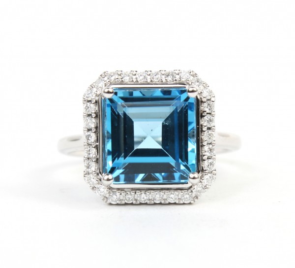 14K WHITE GOLD DIAMOND AND BLUE TOPAZ RING