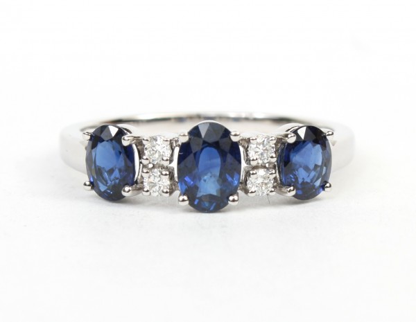 14K WHITE GOLD DIAMOND AND SAPPHIRE RING