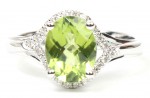 14K WHITE GOLD  DIAMOND AND PERIDOT RING