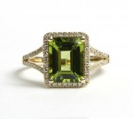 14K YELLOW GOLD DIAMOND AND PERIDOT RING