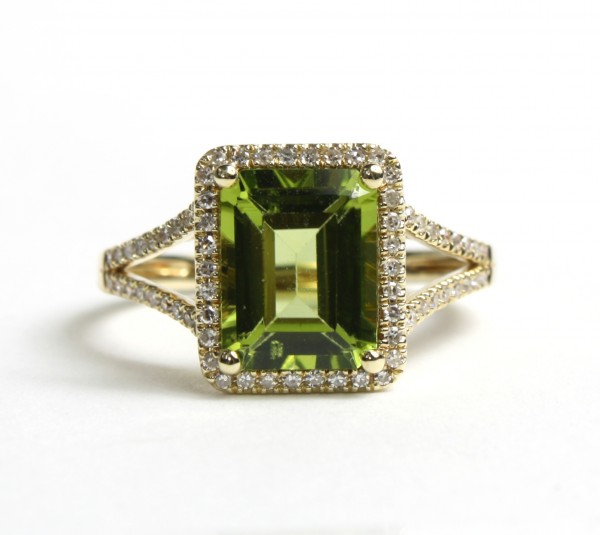 14K YELLOW GOLD DIAMOND AND PERIDOT RING