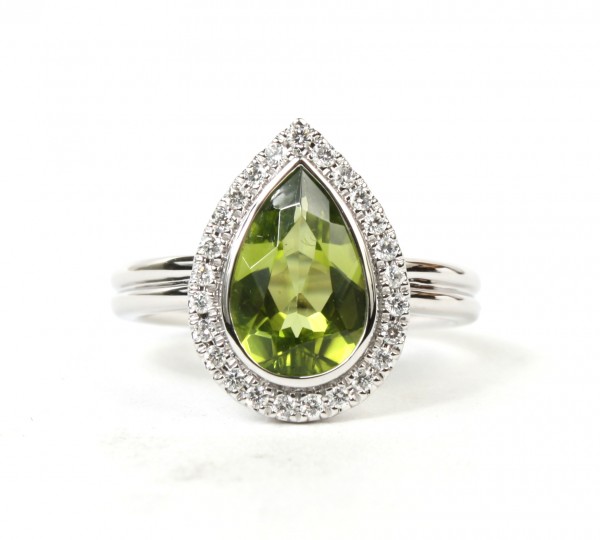 14K WHITE GOLD DIAMOND & PERIDOT RING