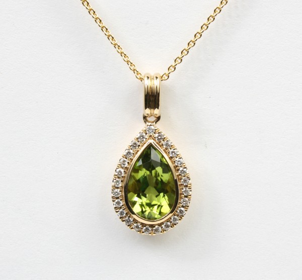 14K YELLOW GOLD DIAMOND & PERIDOT PENDANT