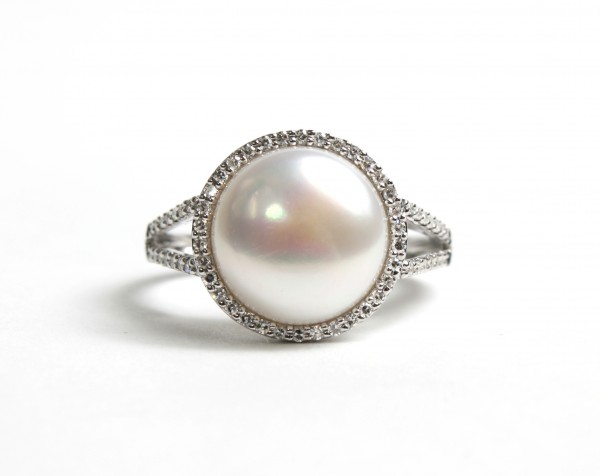 14K WHITE GOLD DIAMOND AND PEARL RING