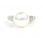 18K WHITE GOLD DIAMOND AND PEARL RING