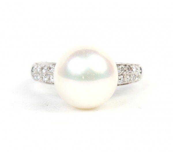 18K WHITE GOLD DIAMOND AND PEARL RING