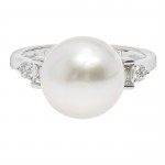 14K WHITE GOLD DIAMOND AND PEARL RING