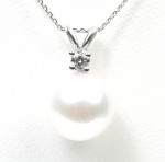 14K WHITE GOLD DIAMOND AKOYA PEARL PENDANT
