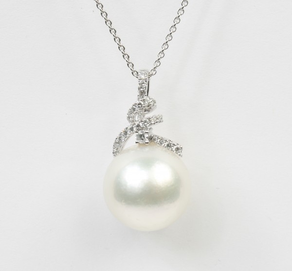 14K WHITE GOLD DIAMOND & SOUTH SEA PEARL PENDANT