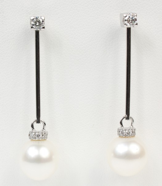 18K WHITE GOLD DIAMOND & PEARL DROP EARRINGS