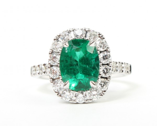 18K White Gold .94Ctw Diamond 2.59Ct Emerald Ring