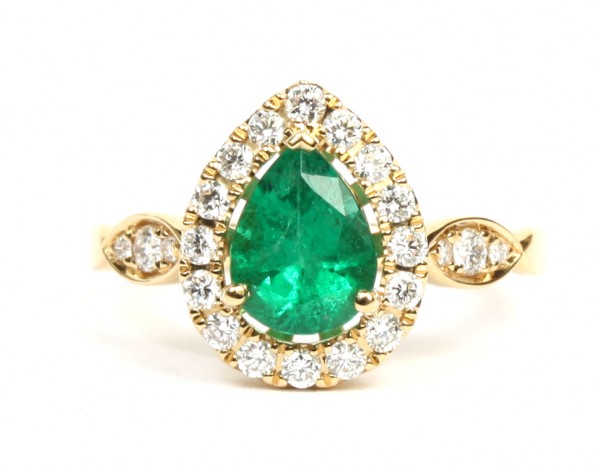 18K YELLOW GOLD DIAMOND AND EMERALD PEAR SHAPE RING