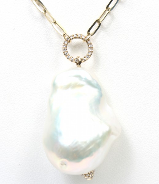 18K Yellow Gold Diamond And Freshwater Baroque Pearl Pendant Necklace