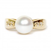 14K Yellow Gold Freshwater Pearl And Diamond Ring