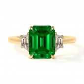14K YELLOW GOLD EMERALD CUT EMERALD RING WITH TRAPEZOID DIAMONDS