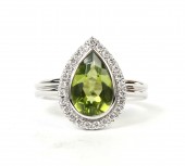 14K WHITE GOLD DIAMOND & PERIDOT RING