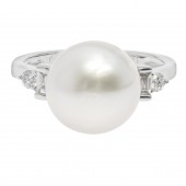 14K WHITE GOLD DIAMOND AND PEARL RING