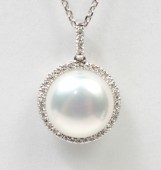 14K White Gold .09Ctw Diamond Pearl Pendant Necklace