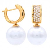 18K YELLOW GOLD DIAMOND & WHITE FRESHWATER PEARL EARRINGS