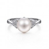 14K White Gold Diamond And Pearl Ring